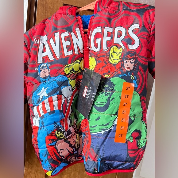Reversible Marvel Jacket, very nice and warm - Picture 2 of 9